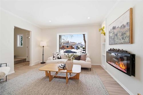 1240 Dominion Street, Winnipeg, MB - Indoor Photo Showing Living Room