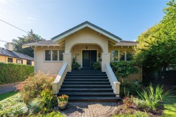 2353 Windsor Rd Oak Bay, BC V8S 4Y8