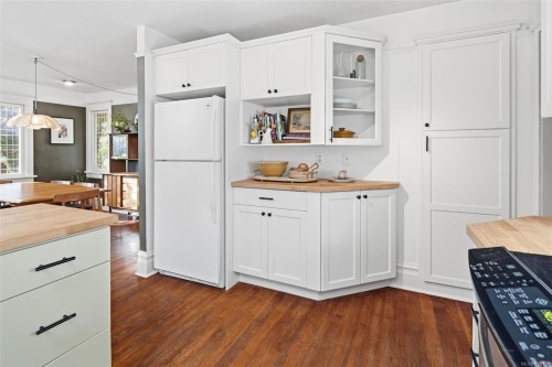 2353 Windsor Rd, Oak Bay, BC 