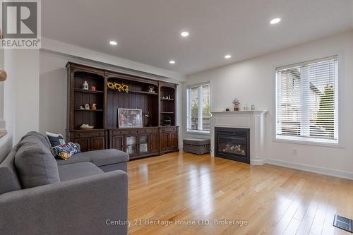 Gas fireplace - 5 Juneberry Road, Thorold (Confederation Heights), ON - Indoor Photo Showing Living Room With Fireplace