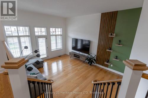 Family room - feature wall - 5 Juneberry Road, Thorold (Confederation Heights), ON - Indoor