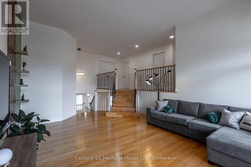 Stairs to third floor - 5 Juneberry Road, Thorold (Confederation Heights), ON - Indoor Photo Showing Living Room