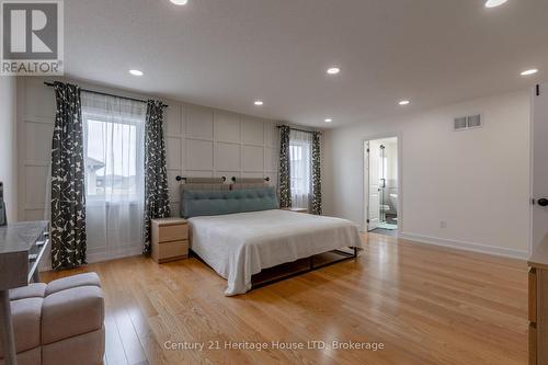 Primary bedroom with 4 piece en-suite - 5 Juneberry Road, Thorold (Confederation Heights), ON - Indoor Photo Showing Bedroom