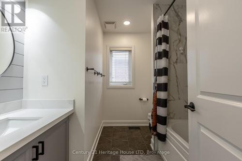 4 piece bath (3rd floor) - 5 Juneberry Road, Thorold (Confederation Heights), ON - Indoor Photo Showing Bathroom