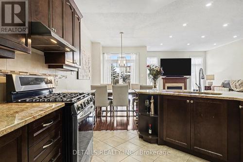 112 Whispering Winds Way, Ottawa, ON - Indoor Photo Showing Kitchen With Upgraded Kitchen