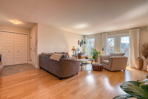 Living Room - 3-8201 10E Avenue, Montréal (Villeray/Saint-Michel/Parc-Extension), QC - Indoor Photo Showing Living Room