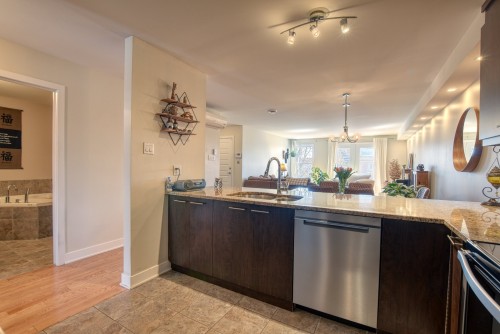 Kitchen - 3-8201 10E Avenue, Montréal (Villeray/Saint-Michel/Parc-Extension), QC - Indoor Photo Showing Kitchen With Double Sink