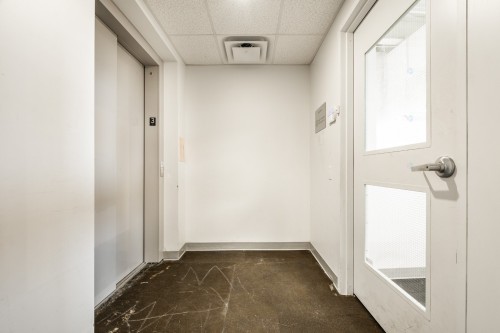 Hall d'entrée/Vestibule - 300-1579 Rue Montarville, Saint-Bruno-De-Montarville, QC - Indoor Photo Showing Other Room