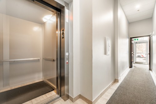 Ascenseur - 300-1579 Rue Montarville, Saint-Bruno-De-Montarville, QC - Indoor Photo Showing Other Room