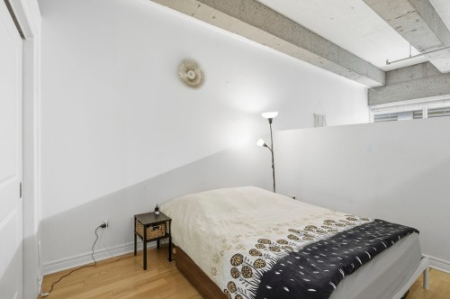 Chambre à coucher - 323-1200 Rue St-Alexandre, Montréal (Ville-Marie), QC - Indoor Photo Showing Bedroom