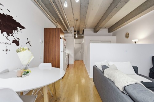 Salon - 323-1200 Rue St-Alexandre, Montréal (Ville-Marie), QC - Indoor