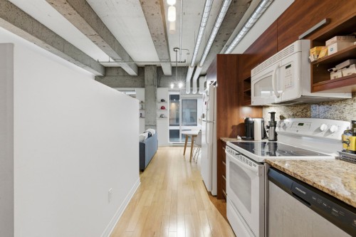 Cuisine - 323-1200 Rue St-Alexandre, Montréal (Ville-Marie), QC - Indoor Photo Showing Kitchen