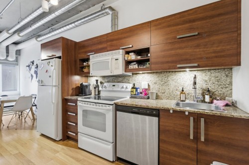 Cuisine - 323-1200 Rue St-Alexandre, Montréal (Ville-Marie), QC - Indoor Photo Showing Kitchen