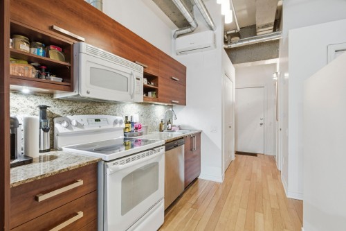 Cuisine - 323-1200 Rue St-Alexandre, Montréal (Ville-Marie), QC - Indoor Photo Showing Kitchen