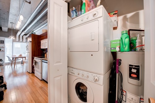 Salle de lavage - 323-1200 Rue St-Alexandre, Montréal (Ville-Marie), QC - Indoor Photo Showing Laundry Room