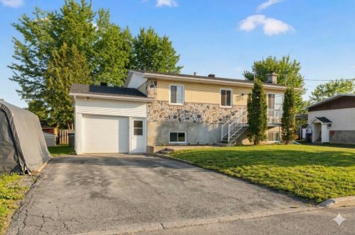 958 Rue des Cerisiers  Mascouche, QC J7L 1P6