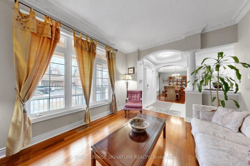 1590 Hallstone Road, Brampton, ON - Indoor Photo Showing Living Room