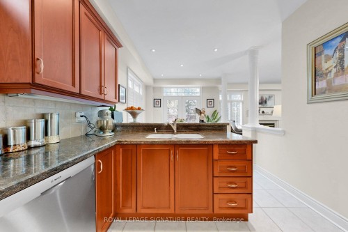 1590 Hallstone Road, Brampton, ON - Indoor Photo Showing Kitchen