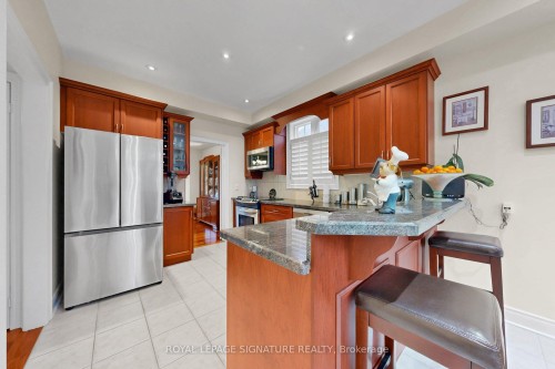 1590 Hallstone Road, Brampton, ON - Indoor Photo Showing Kitchen