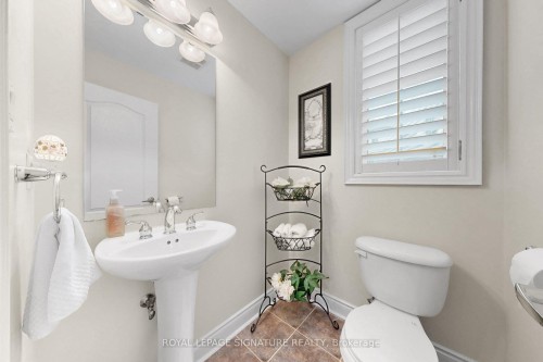1590 Hallstone Road, Brampton, ON - Indoor Photo Showing Bathroom
