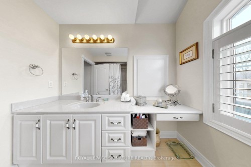 1590 Hallstone Road, Brampton, ON - Indoor Photo Showing Bathroom