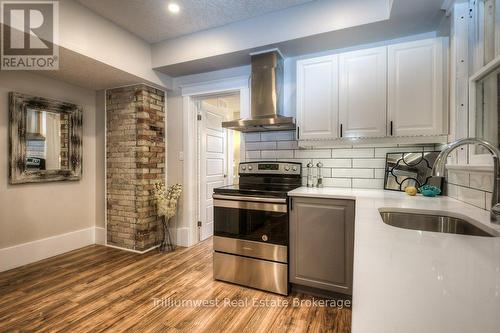 54 Park Street, Kitchener, ON - Indoor Photo Showing Kitchen