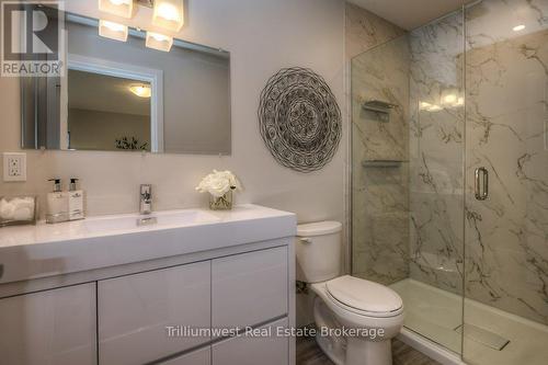 54 Park Street, Kitchener, ON - Indoor Photo Showing Bathroom