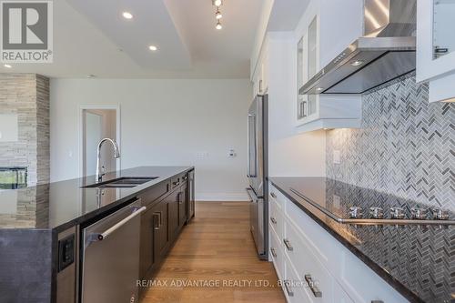 2701 - 505 Talbot Street, London East (East F), ON - Indoor Photo Showing Kitchen With Double Sink With Upgraded Kitchen