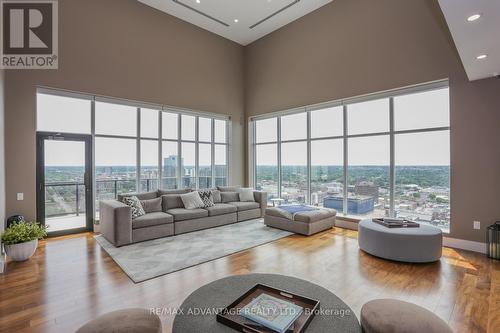 2701 - 505 Talbot Street, London East (East F), ON - Indoor Photo Showing Living Room