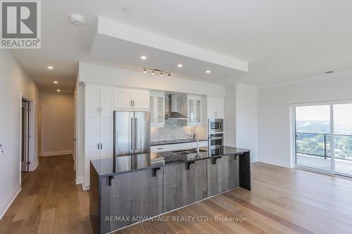 2701 - 505 Talbot Street, London East (East F), ON - Indoor Photo Showing Kitchen With Upgraded Kitchen