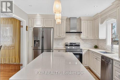 Kitchen - 3440 Redmond Road, Mississauga, ON - Indoor Photo Showing Kitchen With Upgraded Kitchen