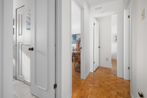 Hall d'entrée/Vestibule - 37 Place Leclerc, Kirkland, QC - Indoor Photo Showing Other Room