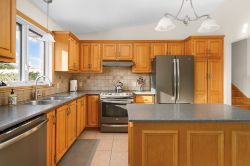 Cuisine - 37 Place Leclerc, Kirkland, QC - Indoor Photo Showing Kitchen With Double Sink