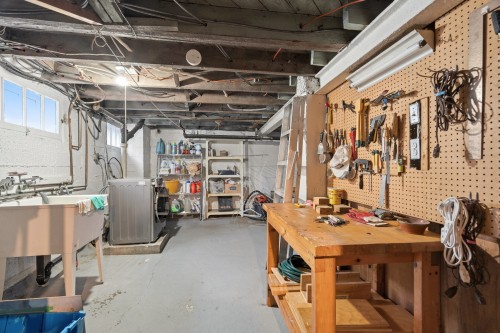 Atelier - 149 Av. Cornwall, Mont-Royal, QC - Indoor Photo Showing Basement