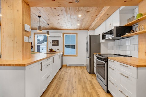 Kitchen - 833 Rue Valiquette, Sainte-Adèle, QC - Indoor Photo Showing Kitchen