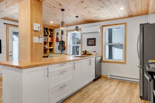 Kitchen - 833 Rue Valiquette, Sainte-Adèle, QC - Indoor Photo Showing Kitchen