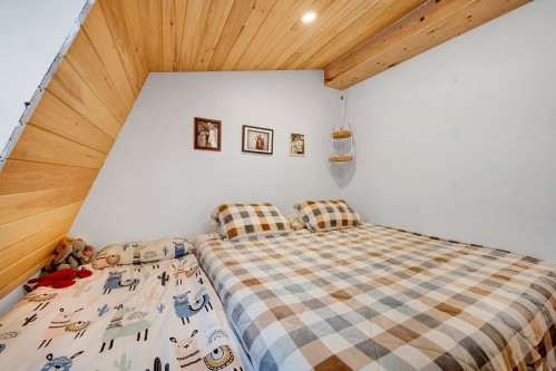 Bedroom - 833 Rue Valiquette, Sainte-Adèle, QC - Indoor Photo Showing Bedroom