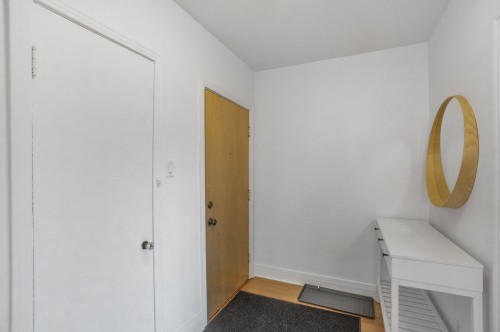 Hall d'entrée/Vestibule - 9-5873 Av. Decelles, Montréal (Côte-Des-Neiges/Notre-Dame-De-Grâce), QC - Indoor Photo Showing Other Room