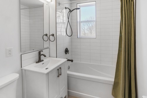 Salle de bains - 9-5873 Av. Decelles, Montréal (Côte-Des-Neiges/Notre-Dame-De-Grâce), QC - Indoor Photo Showing Bathroom