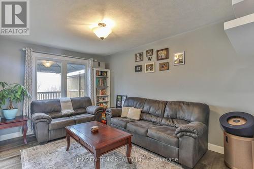 25 Herford Street, Tillsonburg, ON - Indoor Photo Showing Living Room