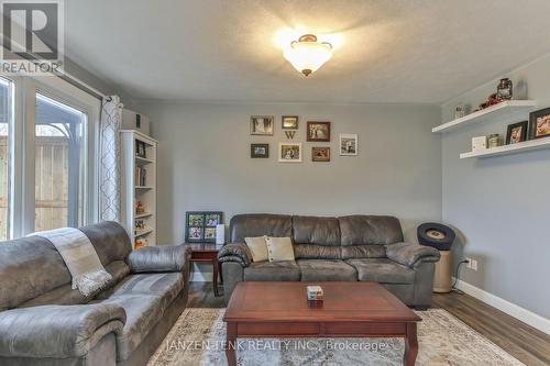 25 Herford Street, Tillsonburg, ON - Indoor Photo Showing Living Room