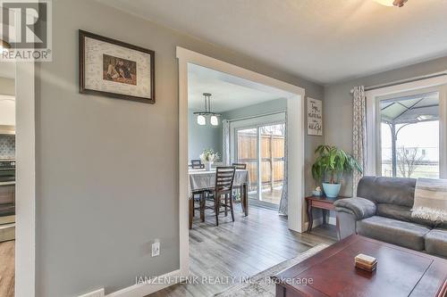 25 Herford Street, Tillsonburg, ON - Indoor Photo Showing Living Room