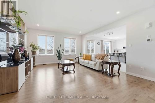 643 Terrier Circle, Ottawa, ON - Indoor Photo Showing Living Room