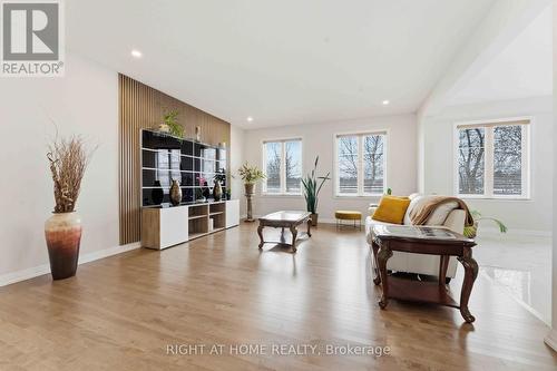 643 Terrier Circle, Ottawa, ON - Indoor Photo Showing Living Room