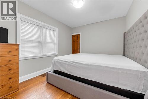121 Cameron Avenue S, Hamilton, ON - Indoor Photo Showing Bedroom