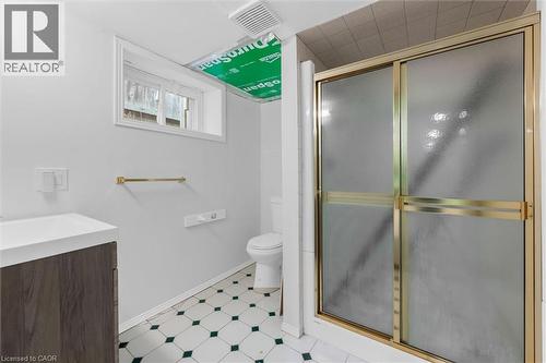 121 Cameron Avenue S, Hamilton, ON - Indoor Photo Showing Bathroom