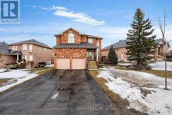 32 PRINCE OF WALES DRIVE Barrie, ON L4N 0T2
