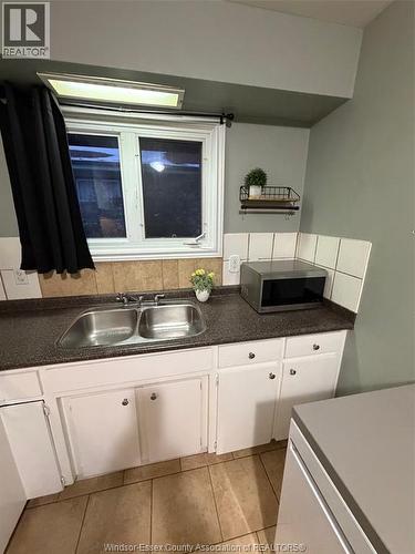 721 Devonshire, Windsor, ON - Indoor Photo Showing Kitchen With Double Sink