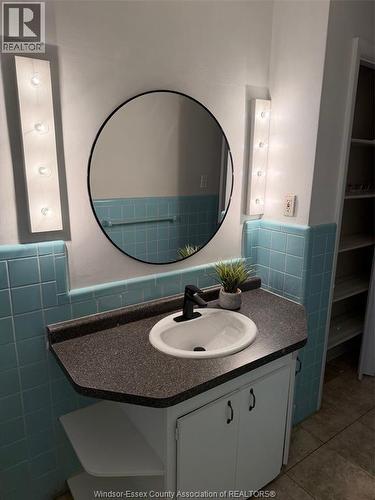 721 Devonshire, Windsor, ON - Indoor Photo Showing Bathroom