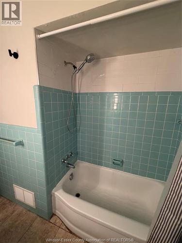 721 Devonshire, Windsor, ON - Indoor Photo Showing Bathroom